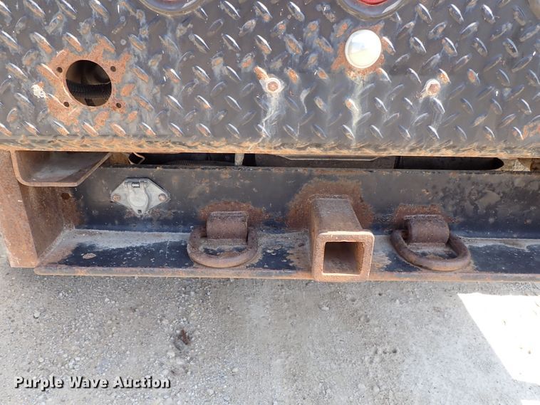 image for item DE0954 2007 Chevrolet Silverado 3500 flatbed pickup truck