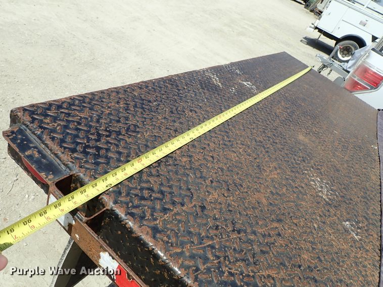 image for item DE0954 2007 Chevrolet Silverado 3500 flatbed pickup truck