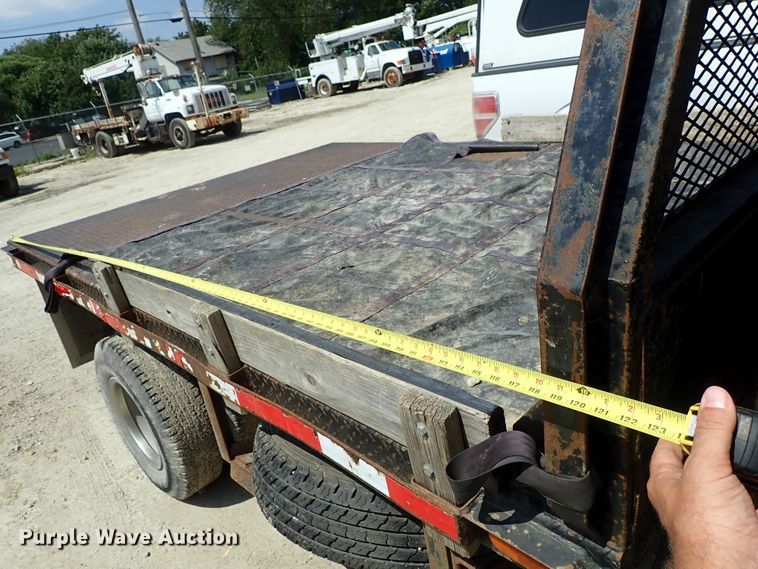 image for item DE0954 2007 Chevrolet Silverado 3500 flatbed pickup truck