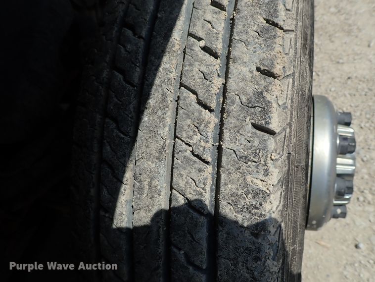 image for item DE0954 2007 Chevrolet Silverado 3500 flatbed pickup truck