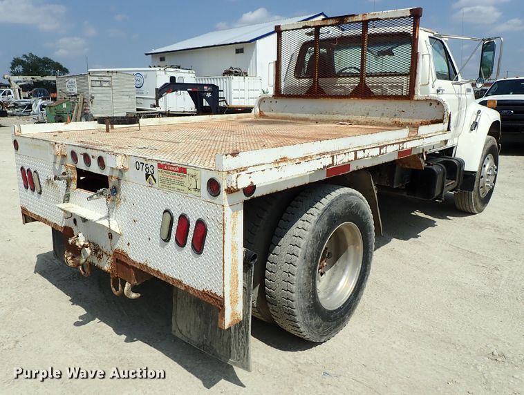 image for item DE0955 1995 Ford F800 flatbed truck