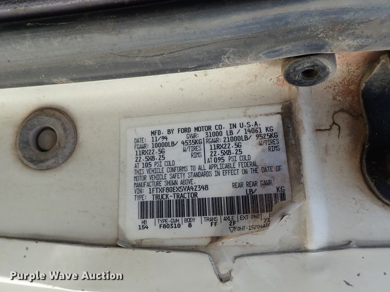 image for item DE0955 1995 Ford F800 flatbed truck