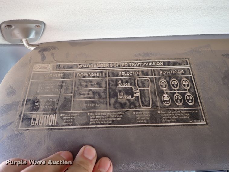 image for item DE0955 1995 Ford F800 flatbed truck