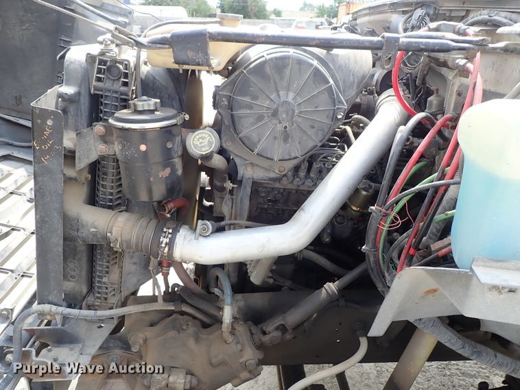 image for item DE0955 1995 Ford F800 flatbed truck