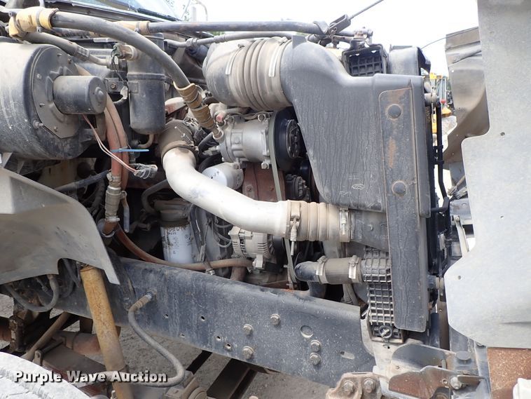 image for item DE0955 1995 Ford F800 flatbed truck