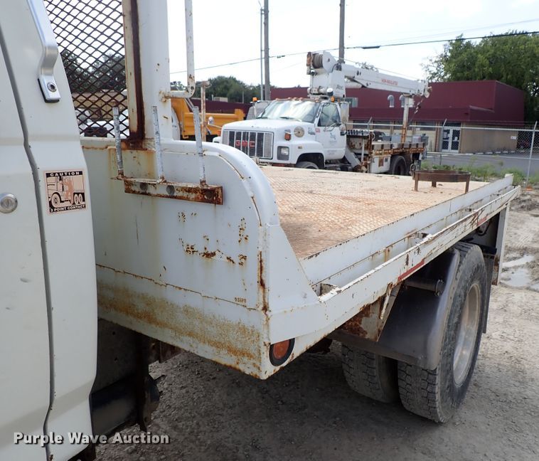 image for item DE0955 1995 Ford F800 flatbed truck