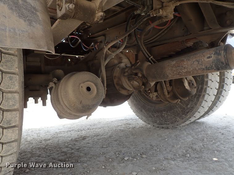 image for item DE0955 1995 Ford F800 flatbed truck