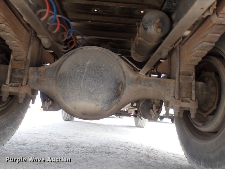 image for item DE0955 1995 Ford F800 flatbed truck