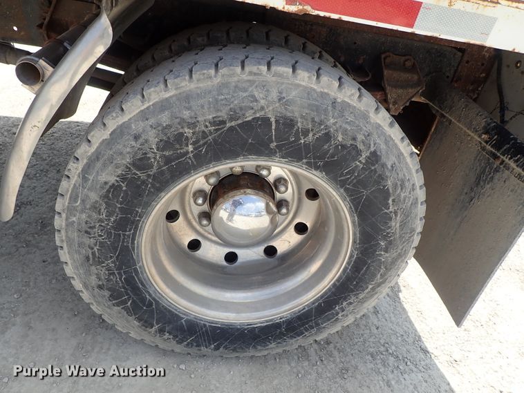 image for item DE0955 1995 Ford F800 flatbed truck