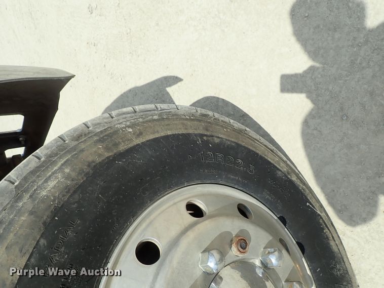 image for item DE0955 1995 Ford F800 flatbed truck