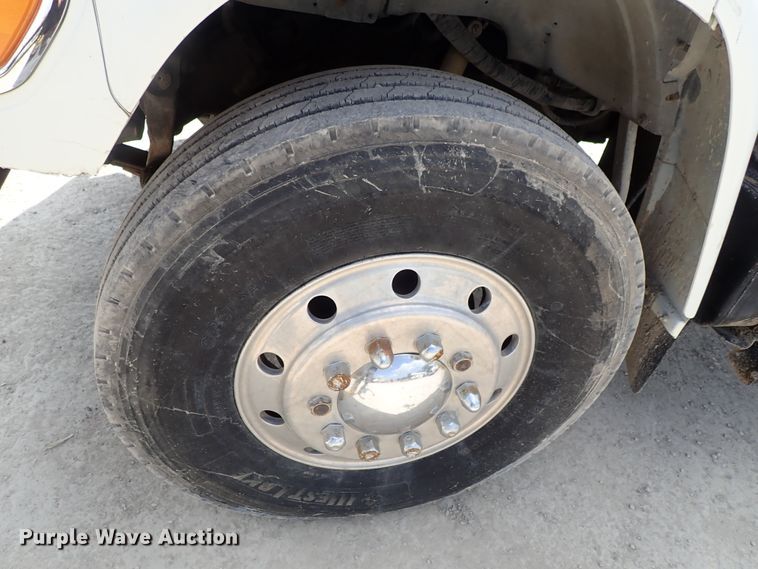 image for item DE0955 1995 Ford F800 flatbed truck