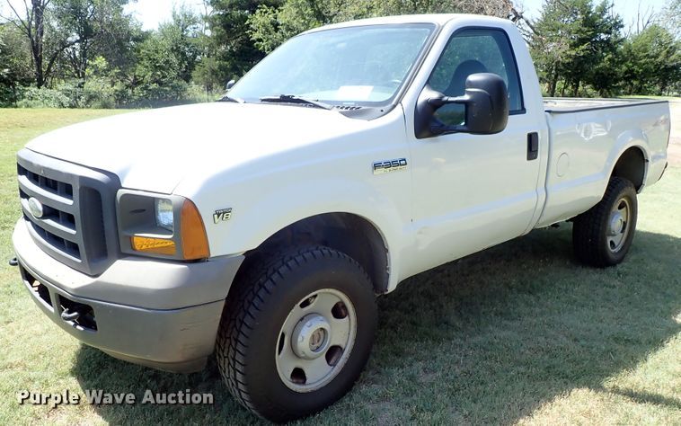 image for item DE1030 2005 Ford F350 Super Duty pickup truck