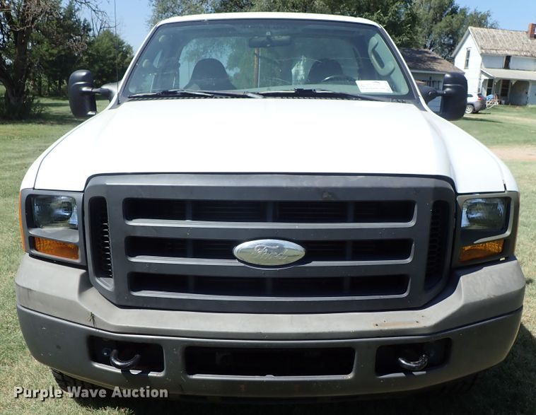 image for item DE1030 2005 Ford F350 Super Duty pickup truck