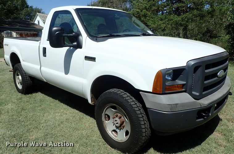 image for item DE1030 2005 Ford F350 Super Duty pickup truck