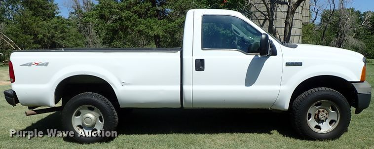 image for item DE1030 2005 Ford F350 Super Duty pickup truck