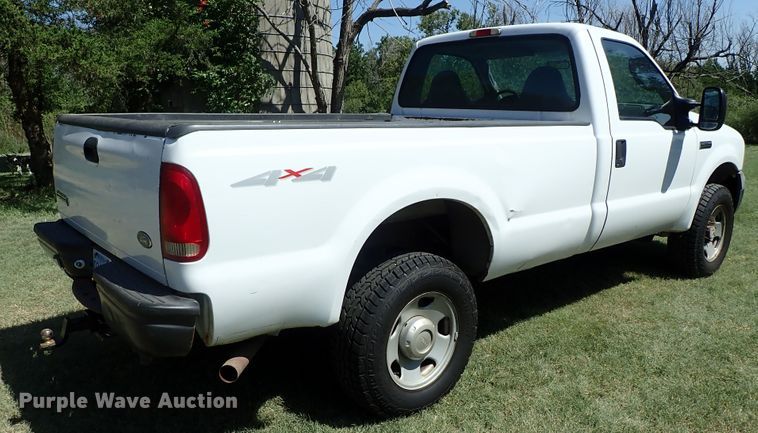 image for item DE1030 2005 Ford F350 Super Duty pickup truck