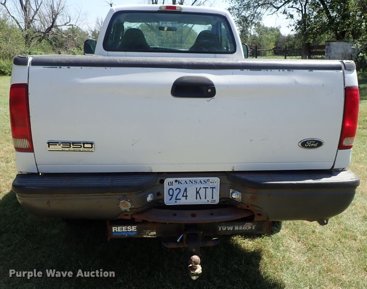 image for item DE1030 2005 Ford F350 Super Duty pickup truck