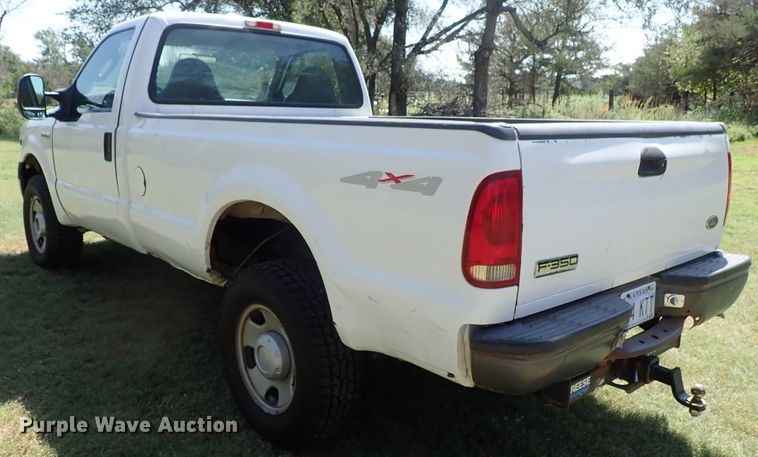image for item DE1030 2005 Ford F350 Super Duty pickup truck