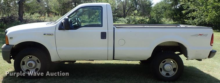 image for item DE1030 2005 Ford F350 Super Duty pickup truck