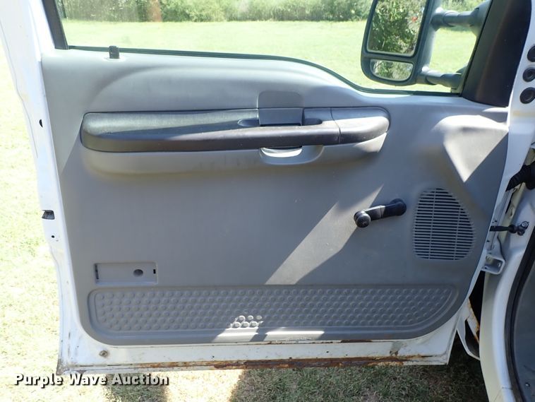 image for item DE1030 2005 Ford F350 Super Duty pickup truck