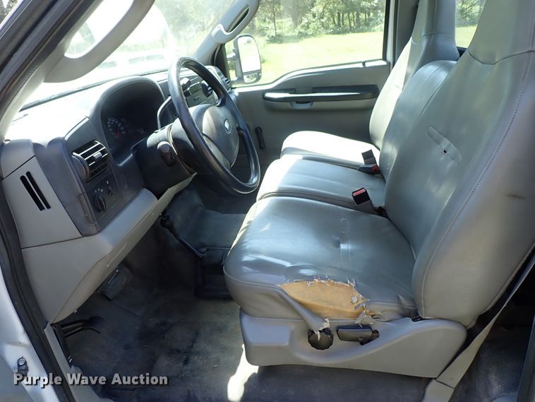 image for item DE1030 2005 Ford F350 Super Duty pickup truck