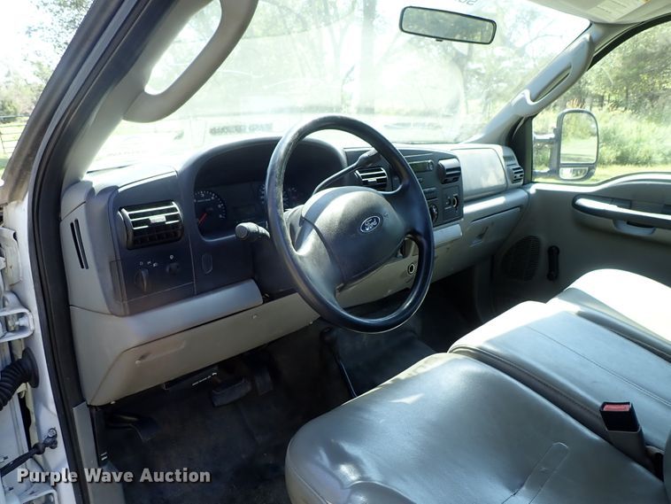 image for item DE1030 2005 Ford F350 Super Duty pickup truck