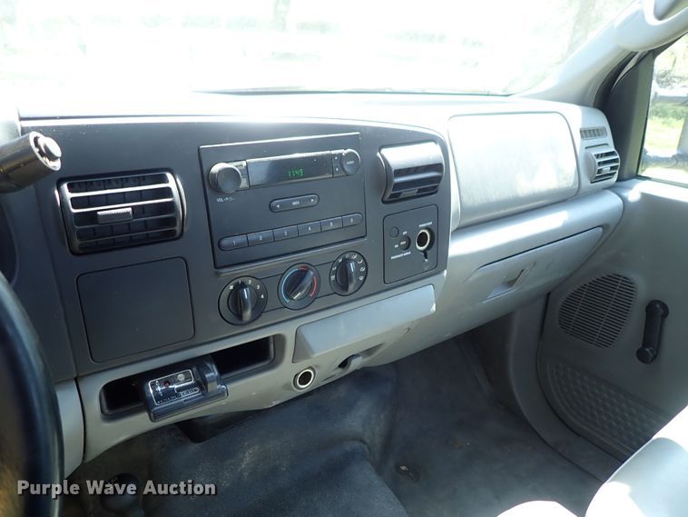 image for item DE1030 2005 Ford F350 Super Duty pickup truck