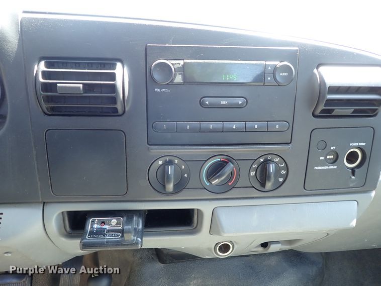 image for item DE1030 2005 Ford F350 Super Duty pickup truck