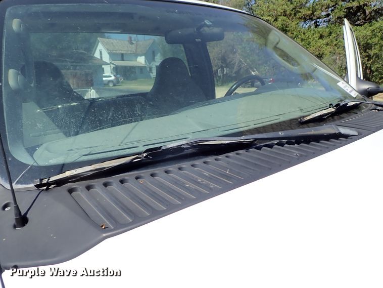 image for item DE1030 2005 Ford F350 Super Duty pickup truck