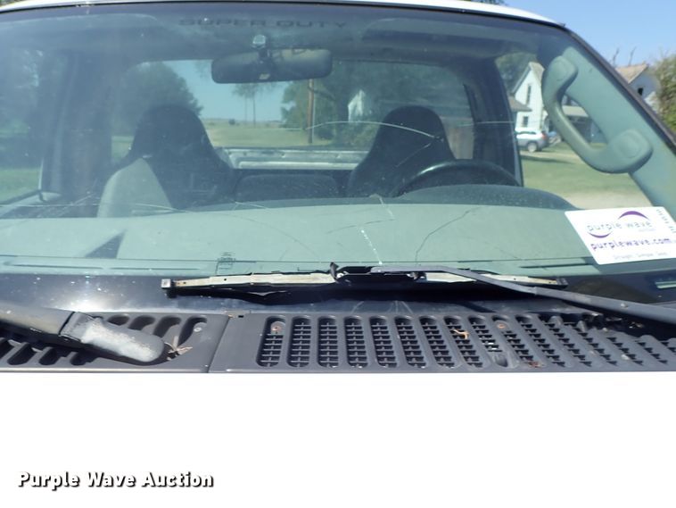 image for item DE1030 2005 Ford F350 Super Duty pickup truck