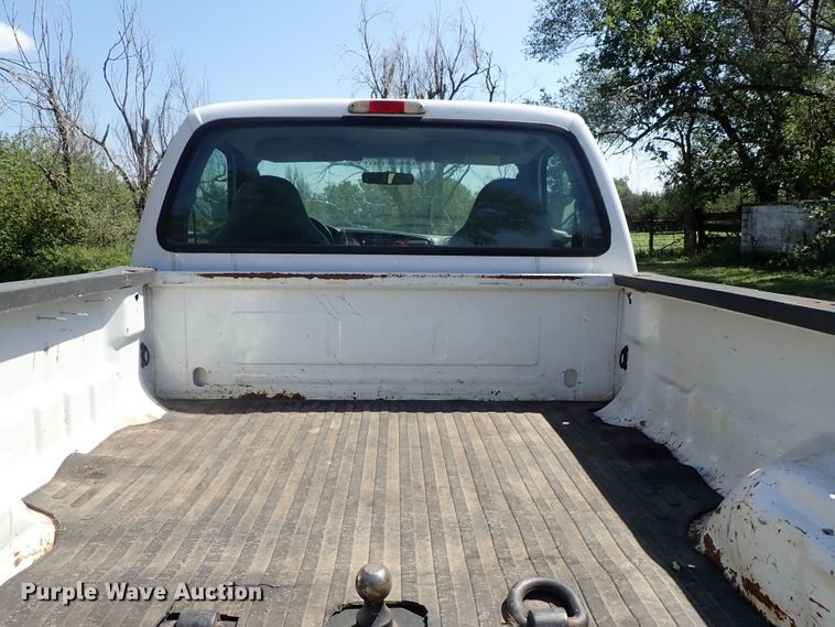 image for item DE1030 2005 Ford F350 Super Duty pickup truck