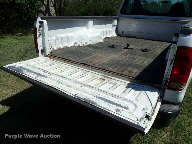 image for item DE1030 2005 Ford F350 Super Duty pickup truck