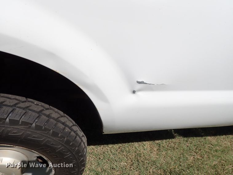 image for item DE1030 2005 Ford F350 Super Duty pickup truck