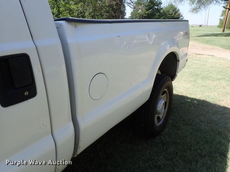 image for item DE1030 2005 Ford F350 Super Duty pickup truck
