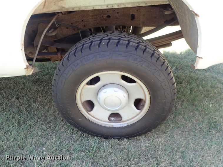 image for item DE1030 2005 Ford F350 Super Duty pickup truck
