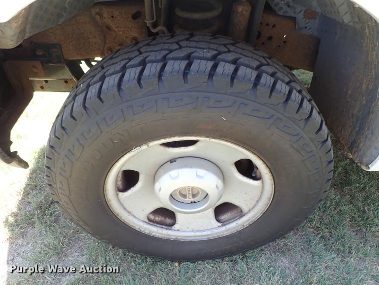 image for item DE1030 2005 Ford F350 Super Duty pickup truck