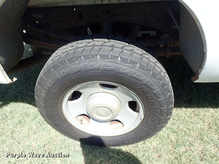 image for item DE1030 2005 Ford F350 Super Duty pickup truck