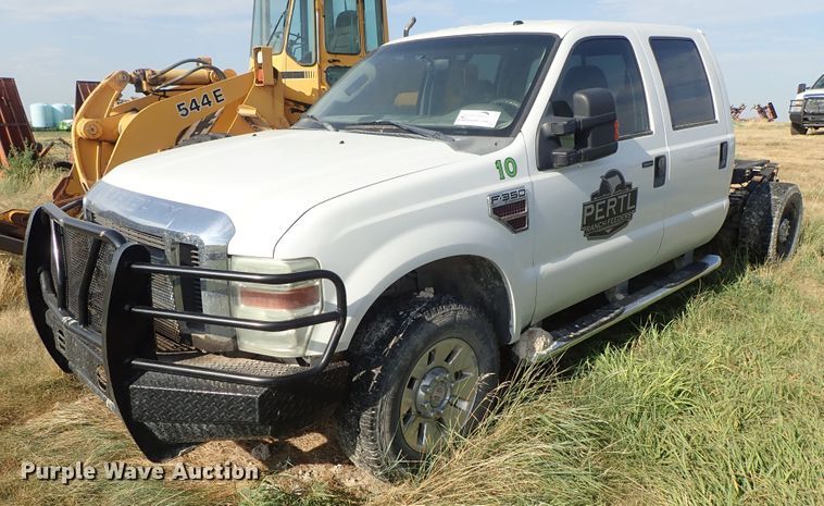 image for item DE5530 2008 Ford F350 Super Duty Crew Cab pickup truck cab and chassis