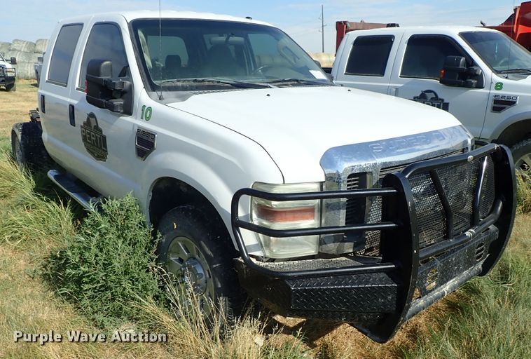 image for item DE5530 2008 Ford F350 Super Duty Crew Cab pickup truck cab and chassis