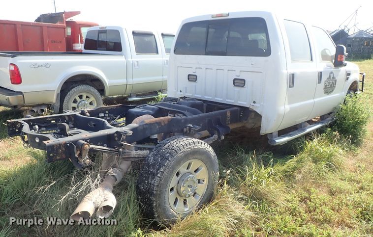 image for item DE5530 2008 Ford F350 Super Duty Crew Cab pickup truck cab and chassis