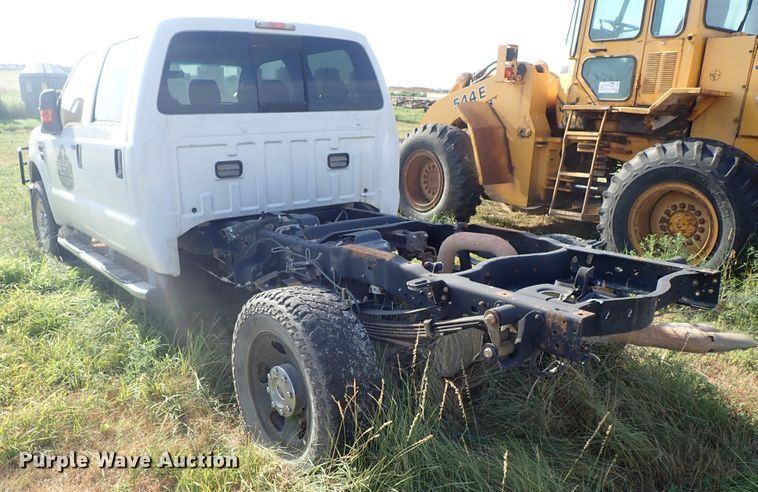 image for item DE5530 2008 Ford F350 Super Duty Crew Cab pickup truck cab and chassis