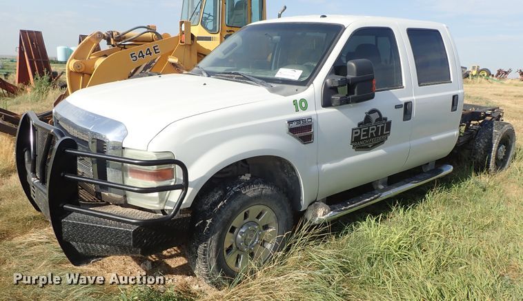 image for item DE5530 2008 Ford F350 Super Duty Crew Cab pickup truck cab and chassis