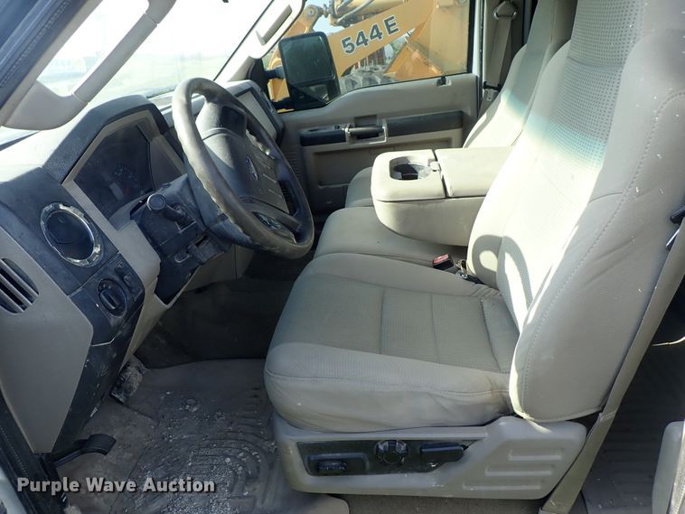 image for item DE5530 2008 Ford F350 Super Duty Crew Cab pickup truck cab and chassis