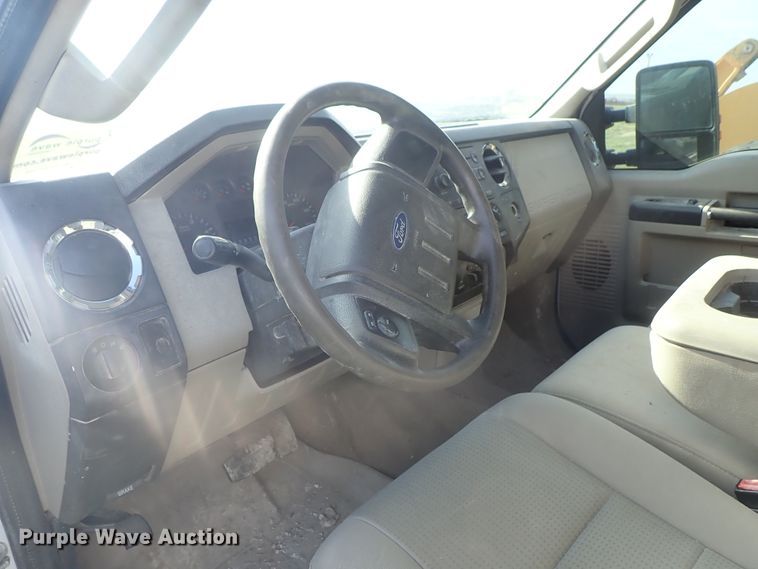 image for item DE5530 2008 Ford F350 Super Duty Crew Cab pickup truck cab and chassis