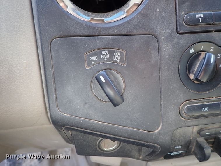 image for item DE5530 2008 Ford F350 Super Duty Crew Cab pickup truck cab and chassis