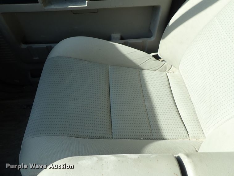 image for item DE5530 2008 Ford F350 Super Duty Crew Cab pickup truck cab and chassis