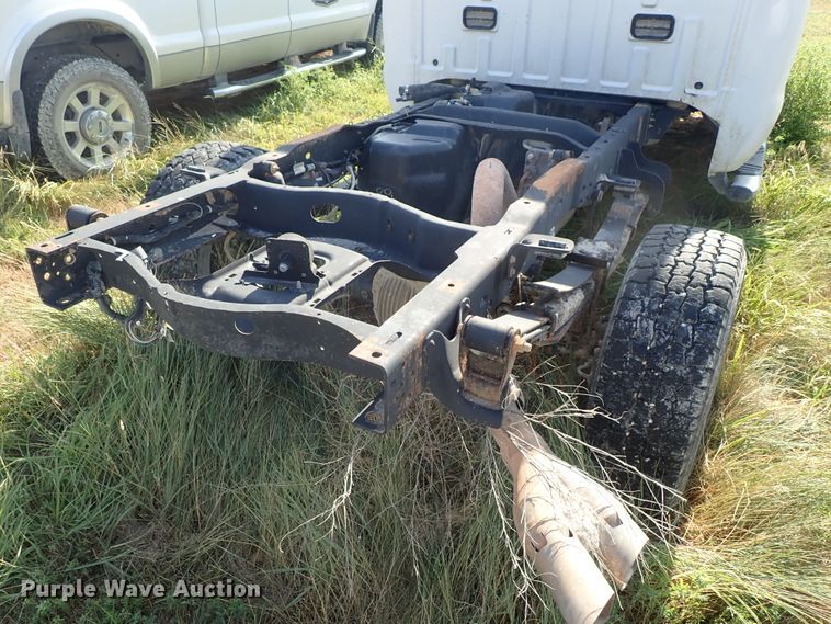image for item DE5530 2008 Ford F350 Super Duty Crew Cab pickup truck cab and chassis
