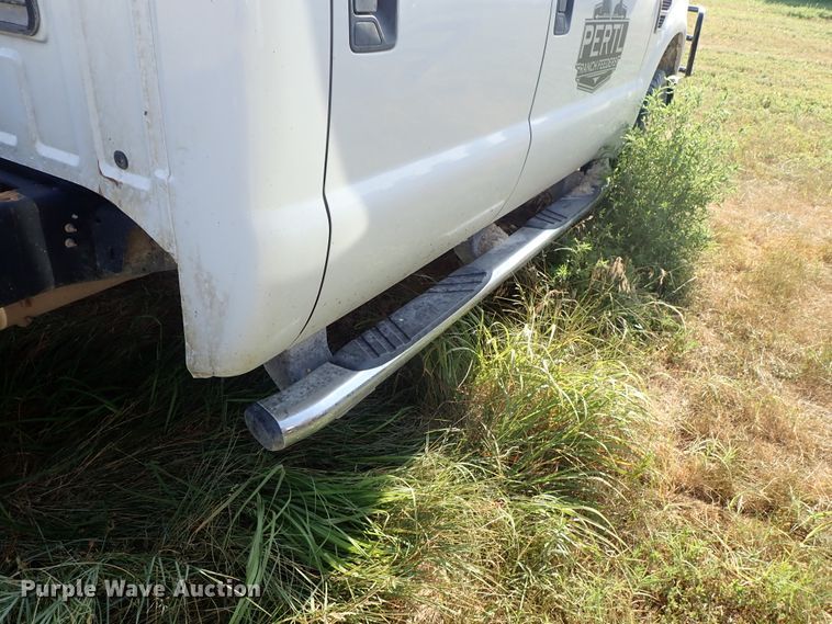 image for item DE5530 2008 Ford F350 Super Duty Crew Cab pickup truck cab and chassis