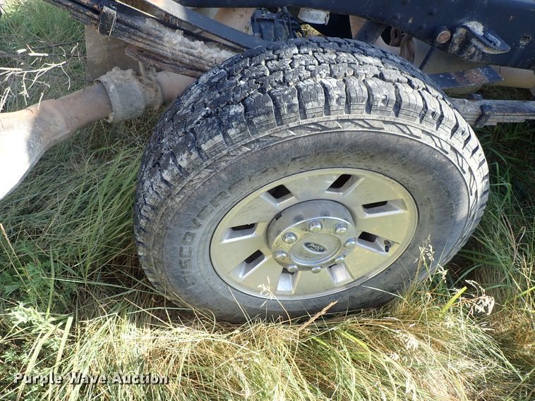 image for item DE5530 2008 Ford F350 Super Duty Crew Cab pickup truck cab and chassis