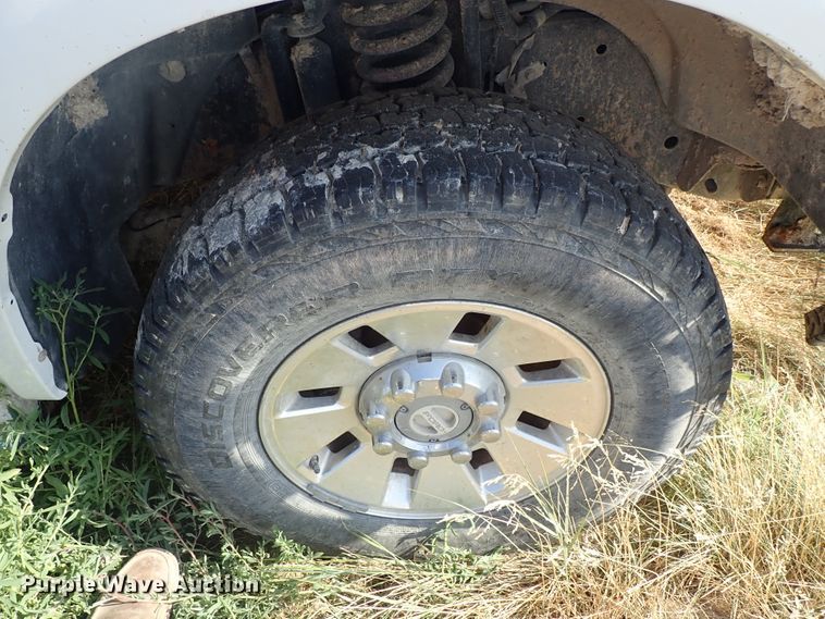 image for item DE5530 2008 Ford F350 Super Duty Crew Cab pickup truck cab and chassis